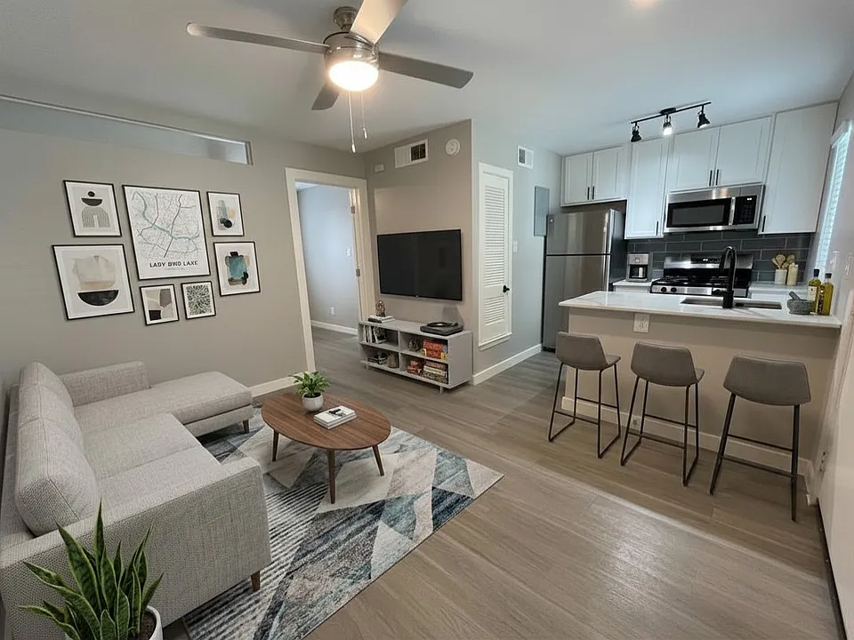 4310 1/2 Avenue B #206