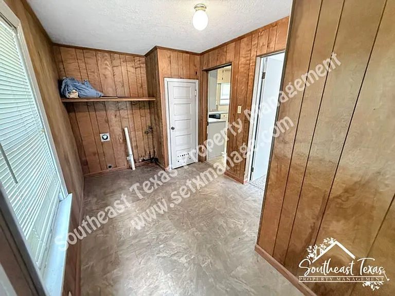 6129 Howe St — Photo 8