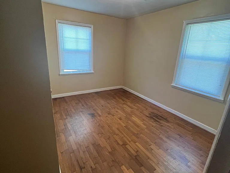 1002 E River Ave — Photo 10