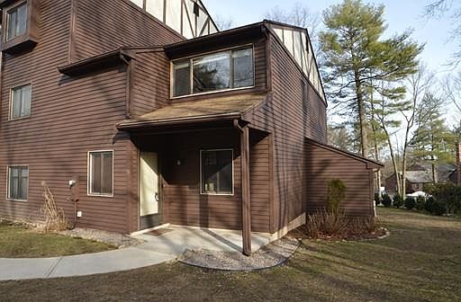 1st image of 79 Highwood Dr