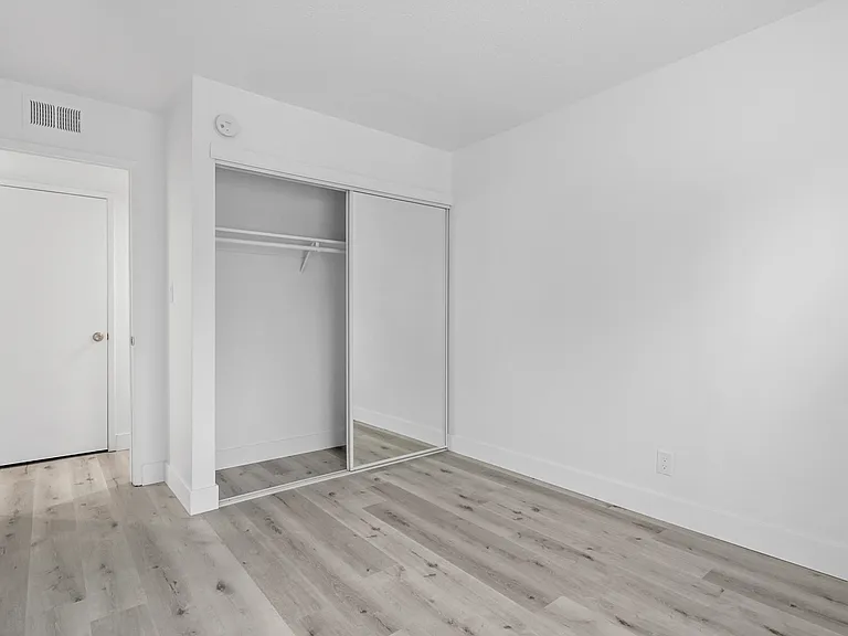 Arlington Apartments — Photo 10