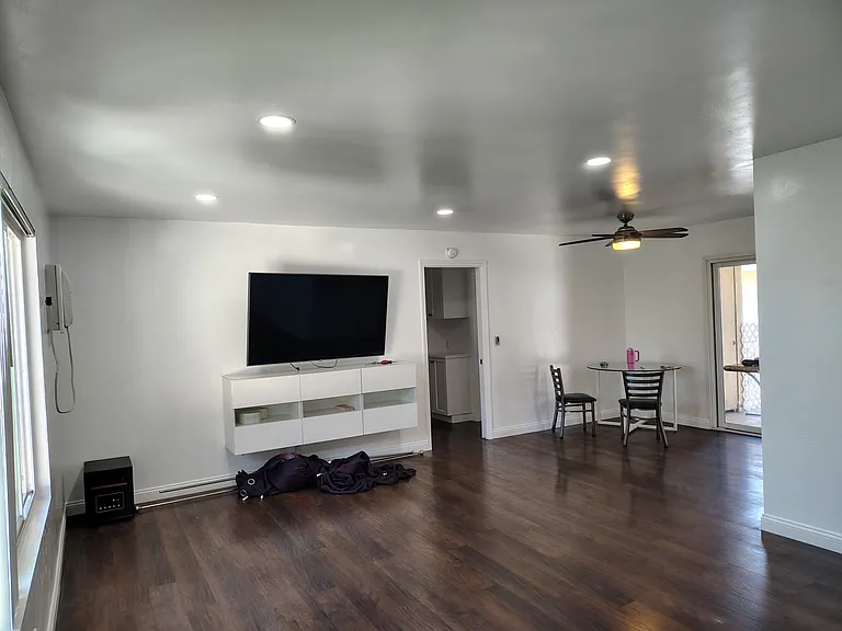 4800 Williamsburg Ln — Photo 2