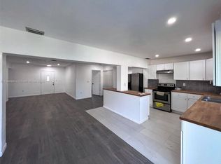 8481 NW 11th St, Pembroke Pines, FL 33024