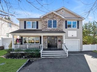 7 Revere Rd, Port Washington, NY 11050