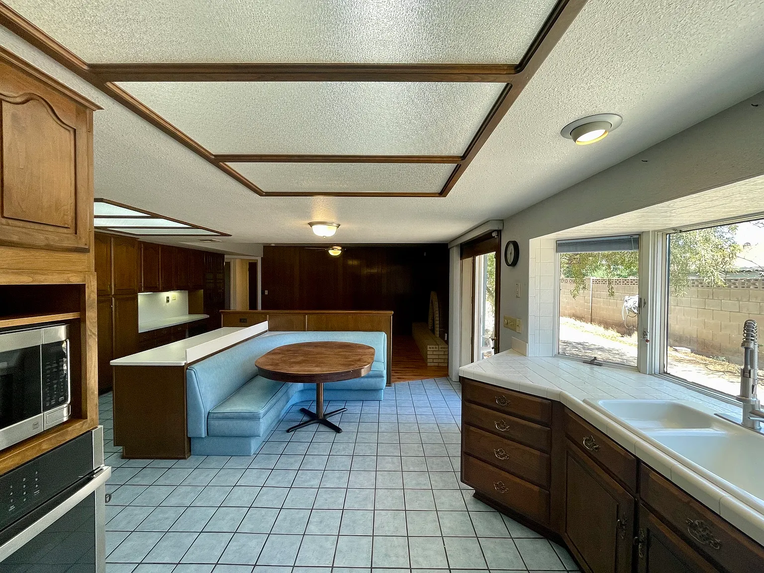 3 bed, 1946 sqft, $1,950 — Photo 3
