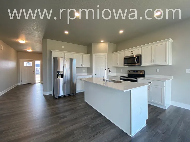 740 SE Drumlin Dr — Photo 5