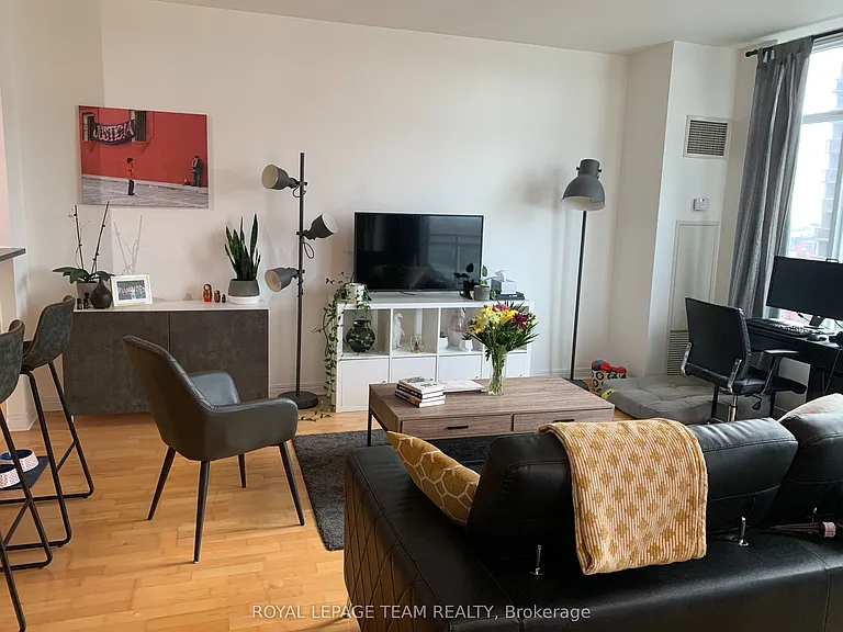 570 Laurier Ave W #1801 — Photo 3