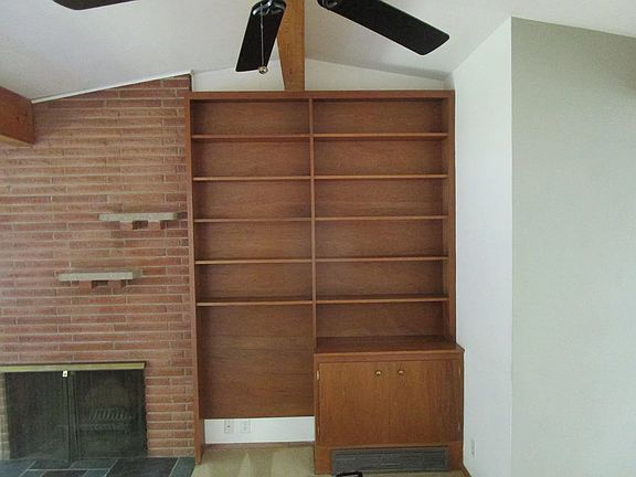 Built in bookshelf.