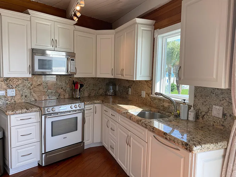 Bosch range, microwave and dishwasher with custom granite countertop