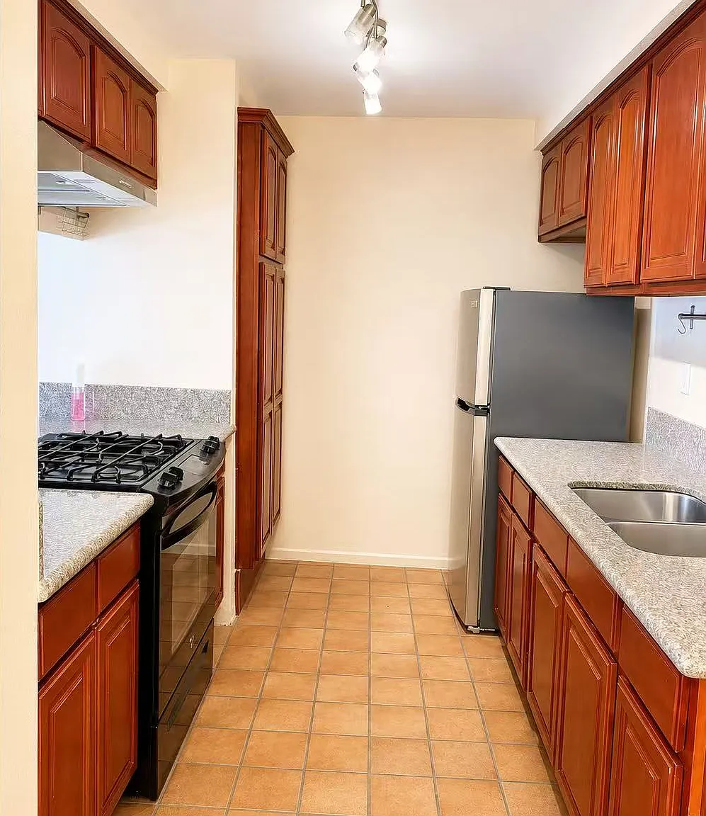 2 bed, 988 sqft, $2,750 — Photo 4