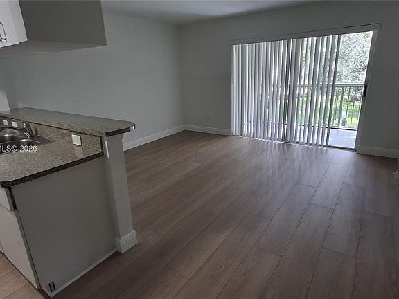 2nd image of 440 S Park Rd APT 206