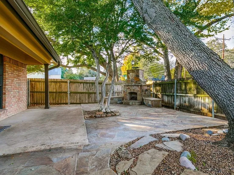 601 N Riverside Dr — Photo 44