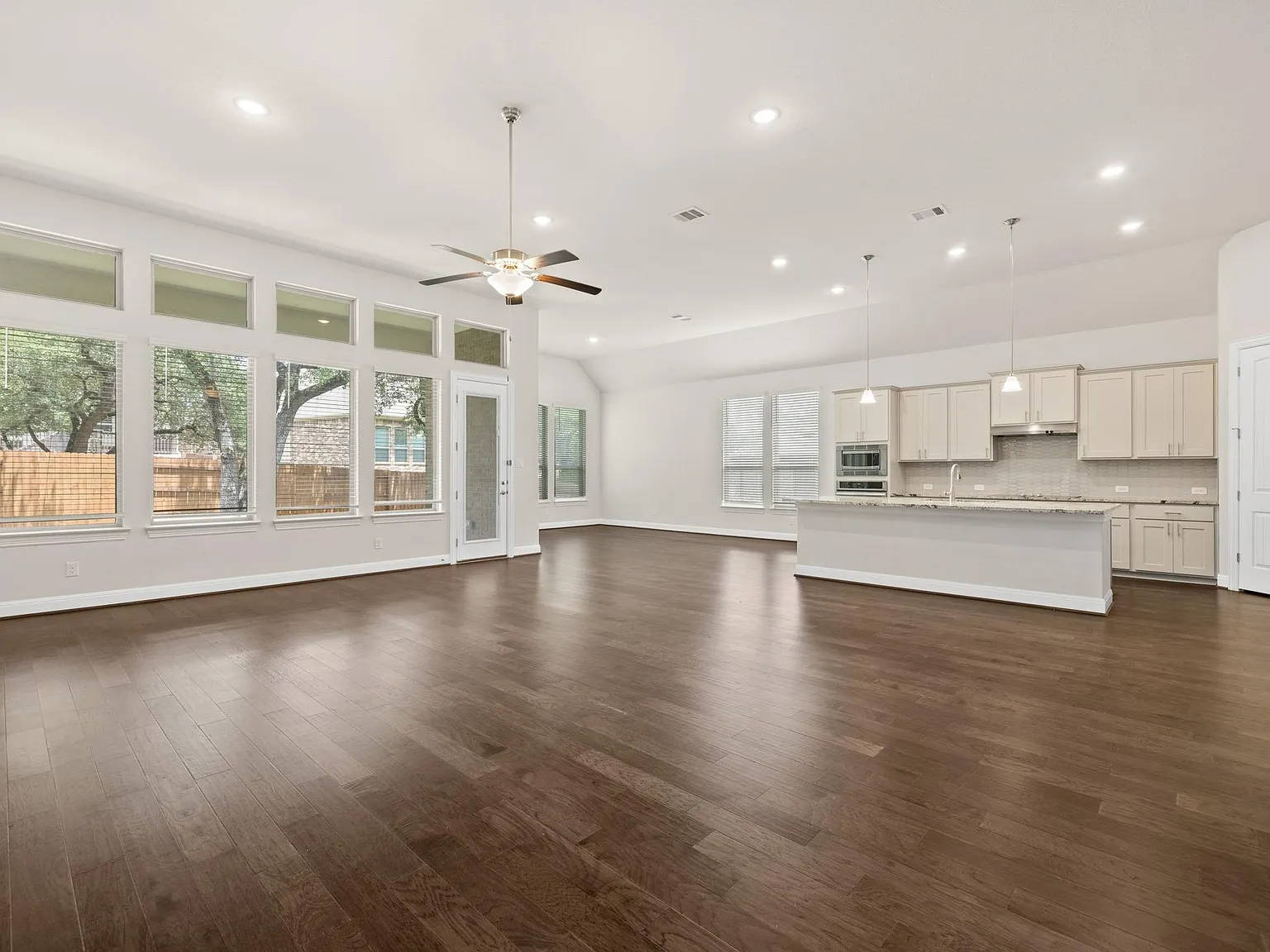 4 bed, 3.0 bath, 2752 sqft, $2,800 — Photo 4