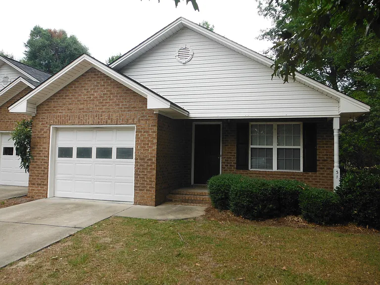 31 Radcliff Dr — Photo 2