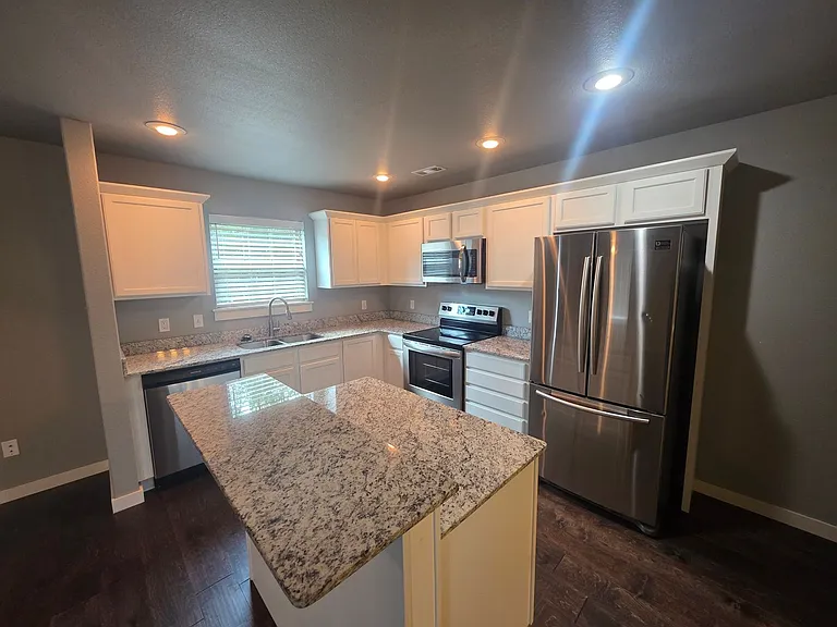 2828 Blackstone — Photo 1