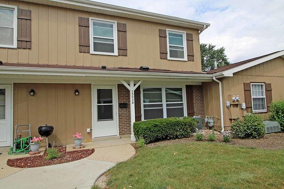 1st image of 1302 Kingsbury Dr Unit B