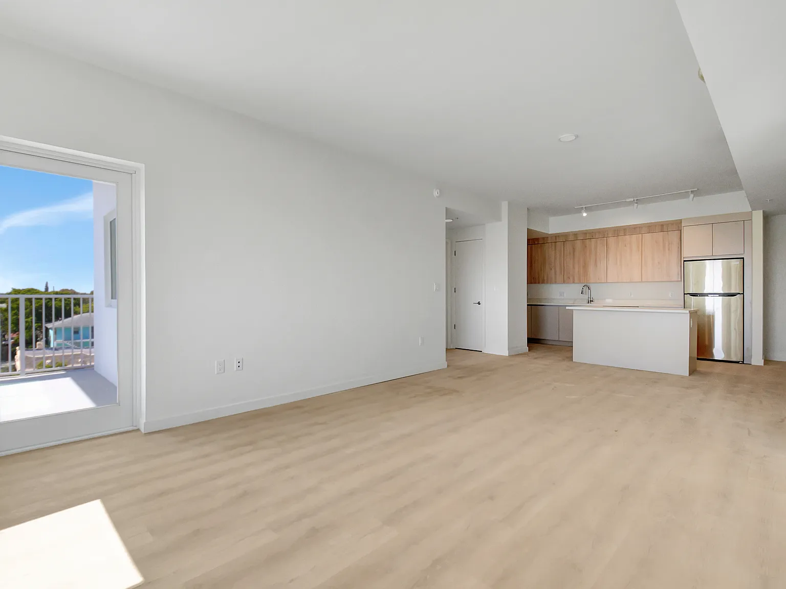 2 bed, 1100 sqft, $2,575 — Photo 2