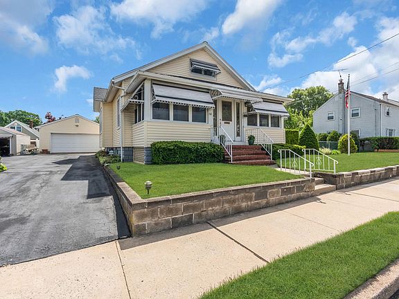 3rd image of 142 Reed Ave