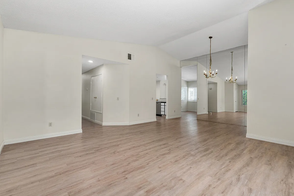3 bed, 1412 sqft, $3,900 — Photo 3