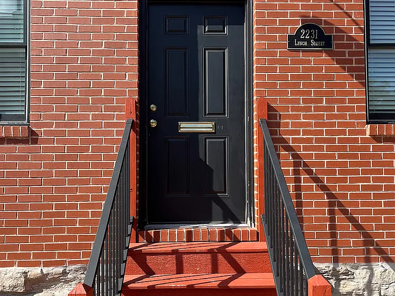 2231-2233 Lynch St — Photo 2