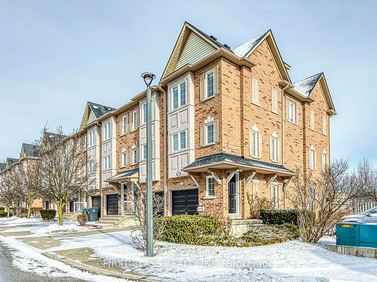 1128 Dundas St W #25 — Photo 2