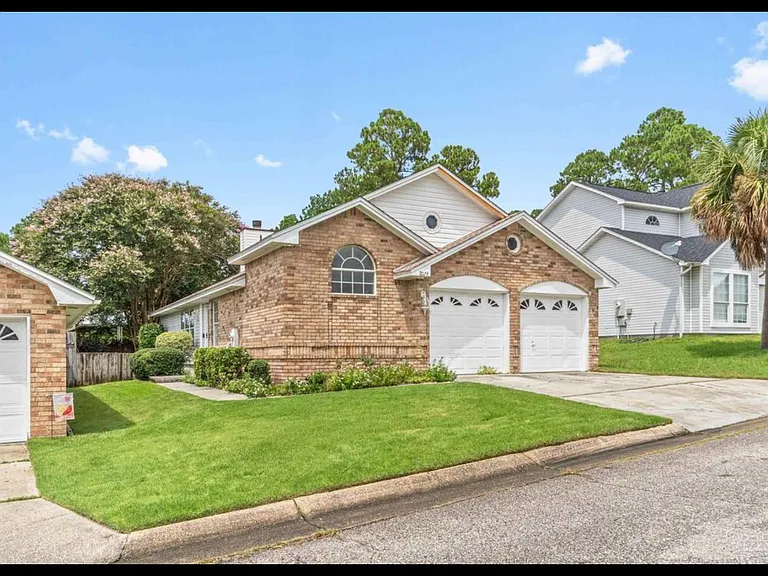 2074 Cambridge Cir — Photo 23