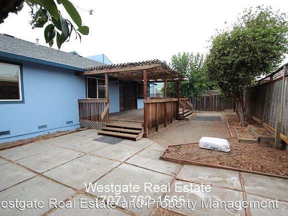 3rd image of 1504 Meadowlark Ln