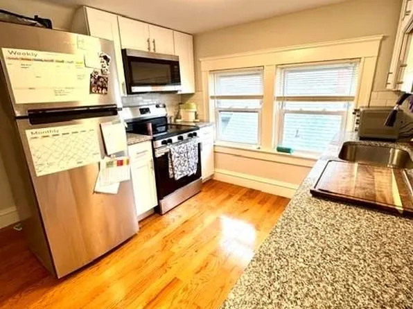 14 Mayflower St #3, Providence, RI 02906