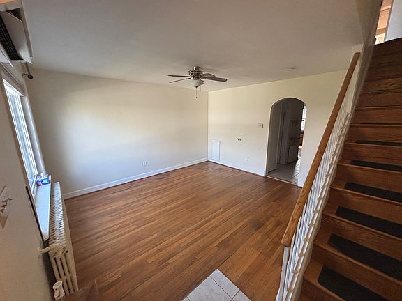 2nd image of 1917 D St NE