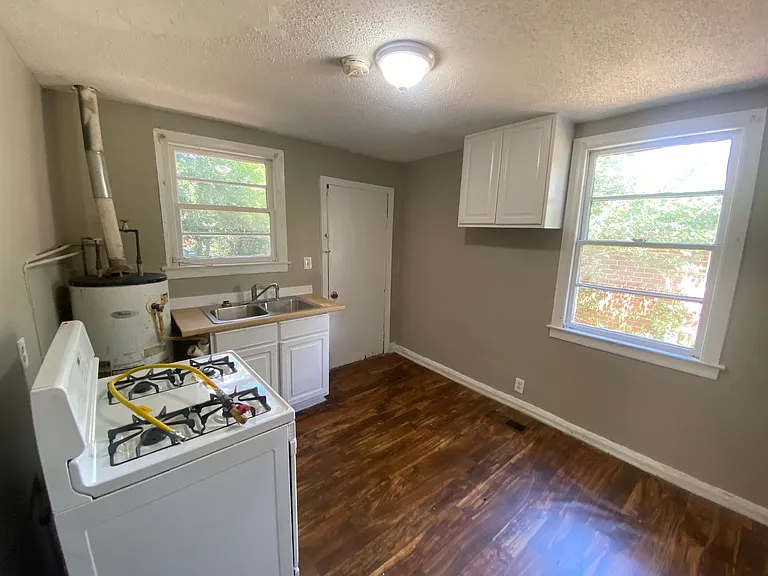 1035 Fisk Ave — Photo 3