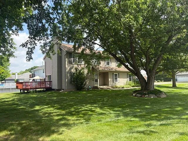328 N Pointe Dr — Photo 26