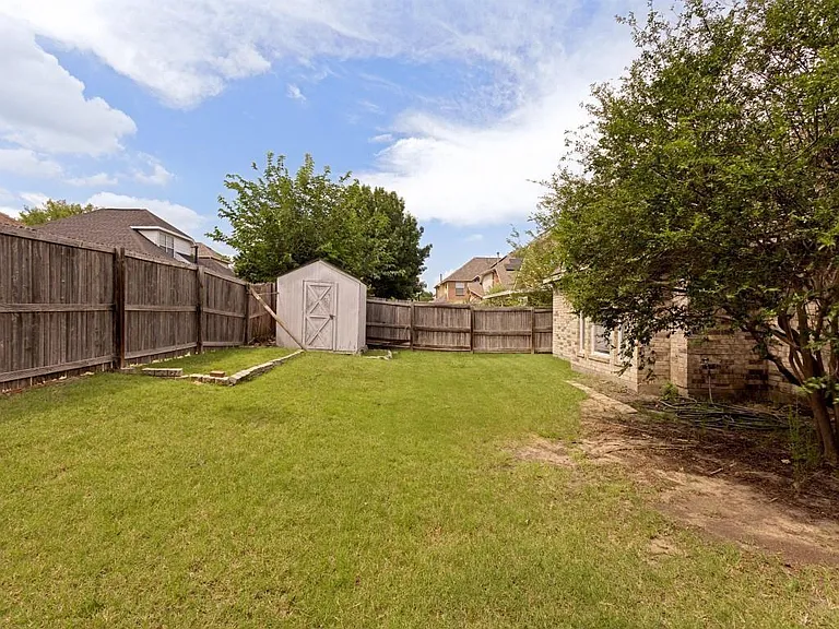 7901 Stonehaven Ln — Photo 12