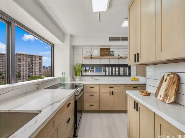 1330 Heulu St APT 802, Honolulu, HI 96822