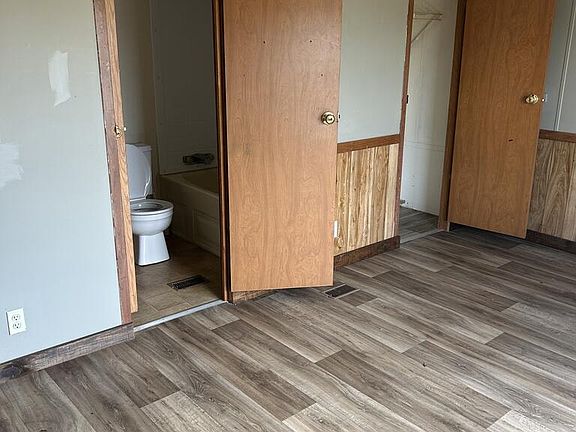 5th image of 213 Brandon Cir