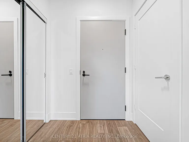 858 Dupont St #306 — Photo 4