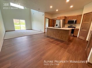 6910 E Brooks Edge Pl, Sioux Falls, SD 57110