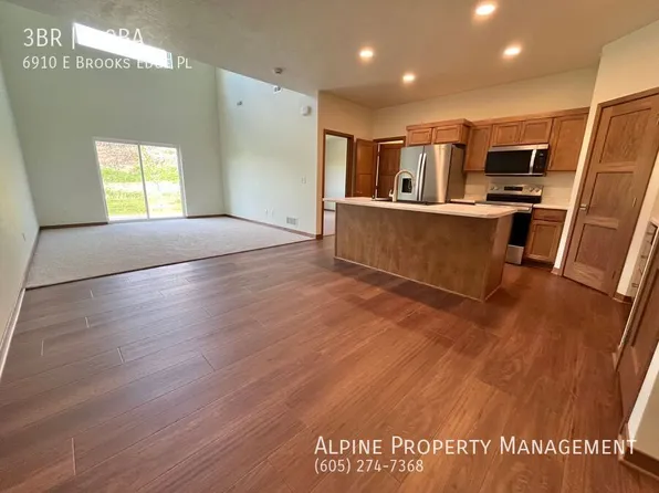 6910 E Brooks Edge Pl, Sioux Falls, SD 57110