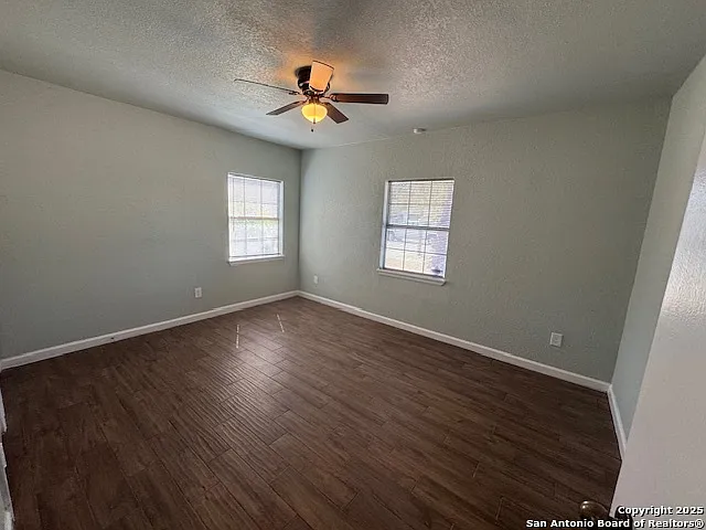 1067 Rayburn Dr — Photo 16