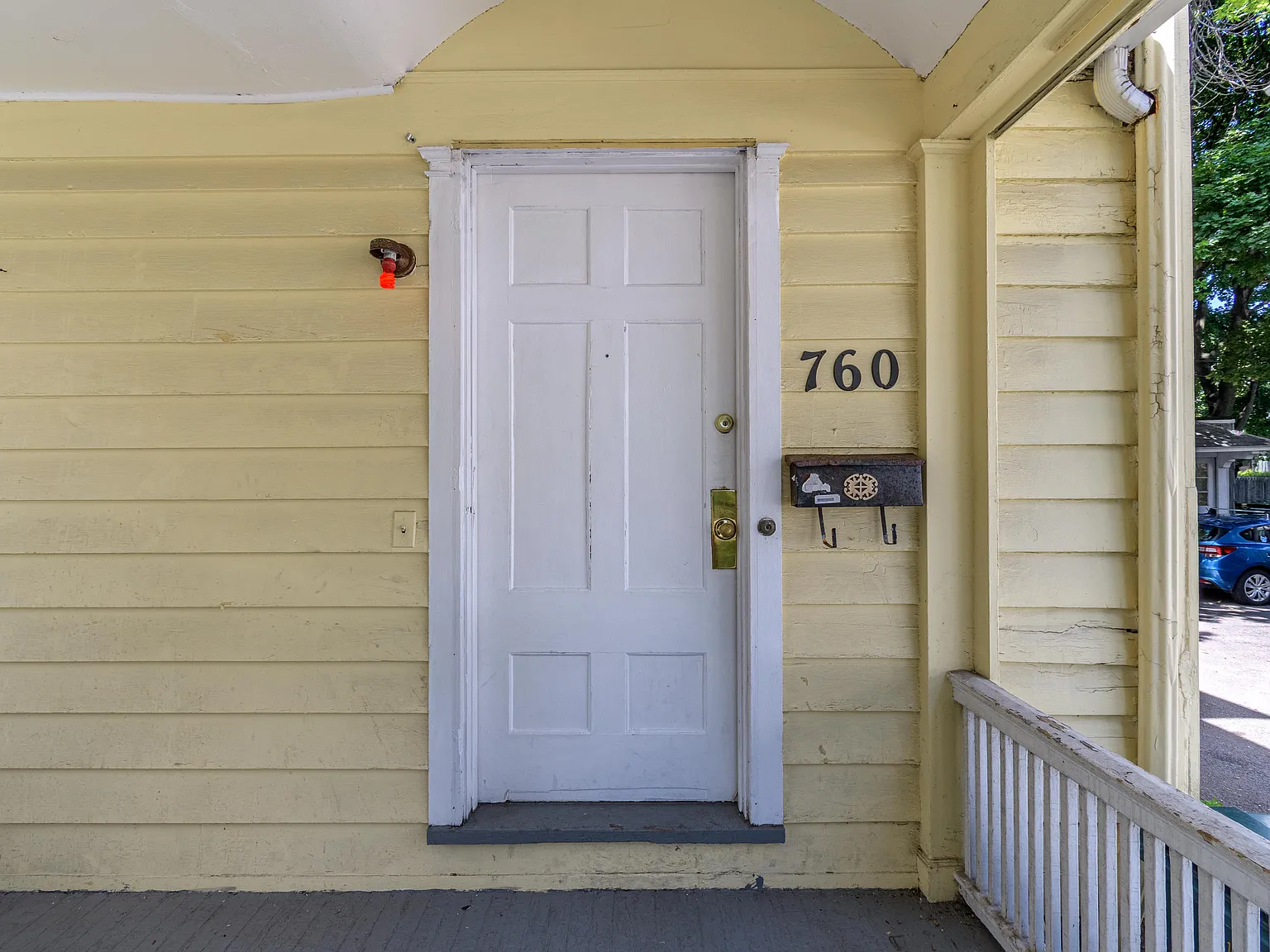 3 bed, 1.5 bath, 1410 sqft, $2,000 — Photo 2