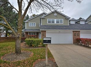 876 Winchester Ln, Northbrook, IL 60062