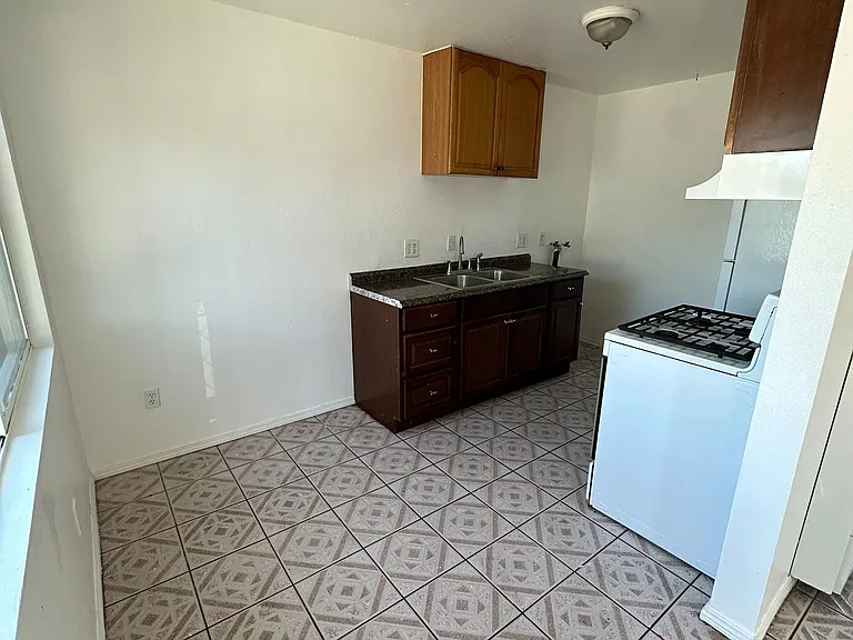 337 S 37th St #335 — Photo 4