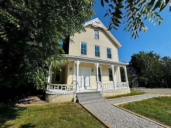3rd image of 37 Oakes Ave