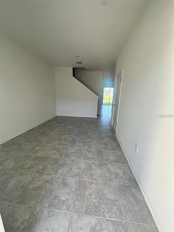 3 bed, 2.5 bath, 1840 sqft, $2,000 — Photo 2