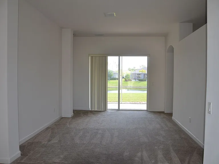 3205 Brookfield Dr — Photo 2