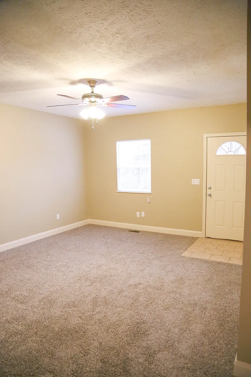 Unit B - living room - 608 W Mount Vernon St