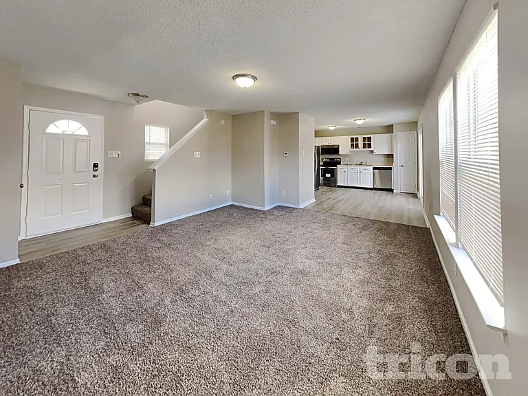 11818 Buck Creek Cir — Photo 3