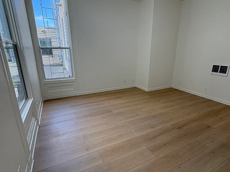 1053 Oak St #201 — Photo 4