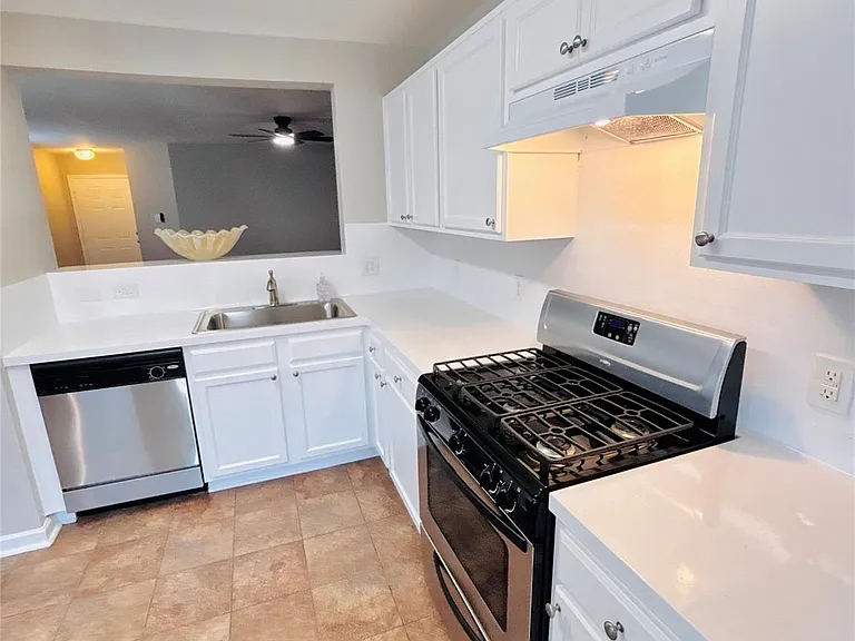 8134 Sanders Forest Ct — Photo 13