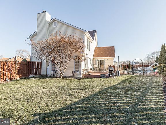 3rd image of 107 Oxford Ct