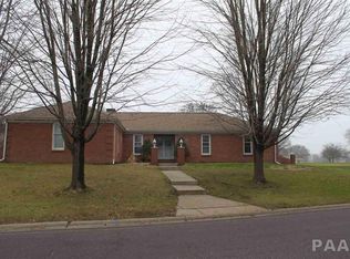 408 Country Club Dr, Pekin, IL 61554
